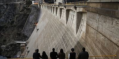 Cartel de Dam Breakthrough