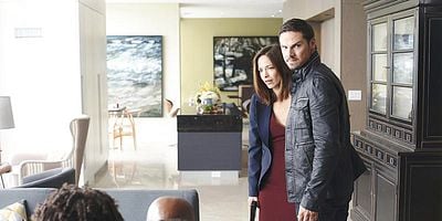 Cartel de A algo hay que renunciar