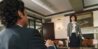 Cartel de Playing Politics: Living Life in the Shadow of the Budget Showdown – A Critique