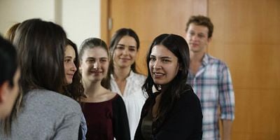 Cartel de Kırgın Çiçekler 50.Bölüm