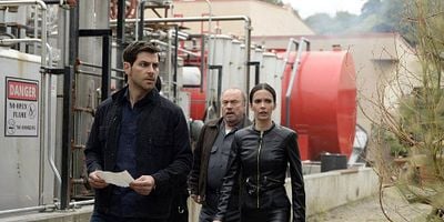 Cartel de Trust Me Knot