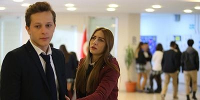 Cartel de Kırgın Çiçekler 70.Bölüm