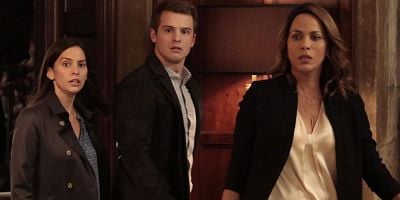 Cartel de Caught Up in Circles