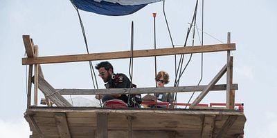 Cartel de Don't Be Ridiculous