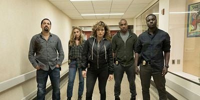 Cartel de Whoever Fights Monsters