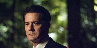 Cartel de The Past Dictates the Future