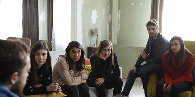 Cartel de Kırgın Çiçekler 111.Bölüm