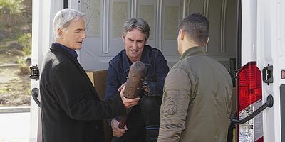 Cartel de One Man's Trash