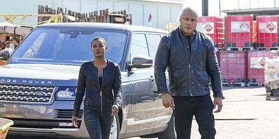 Cartel de Outside the Lines