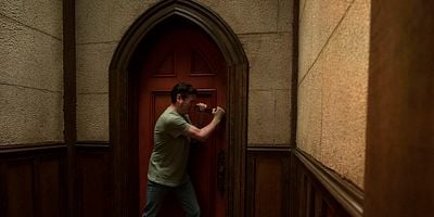 Cartel de Steven ve un fantasma