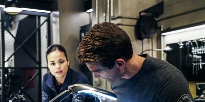 Cartel de Never Again