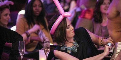 Cartel de Holding Out for a Shero