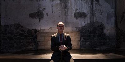 Cartel de Matar Bien Para Vivir Mejor