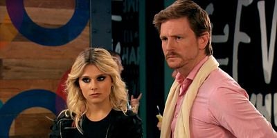 Cartel de Gary descubre la verdad, sobre ruedas