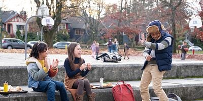 Cartel de Never Be the Same