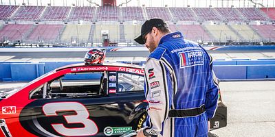 Cartel de Objects in Mirror