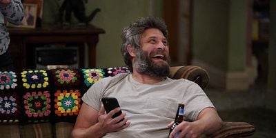 Cartel de Keep On Truckin' Six Feet Apart