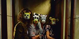 Cartel de Señoras que ayudan a otras señoras