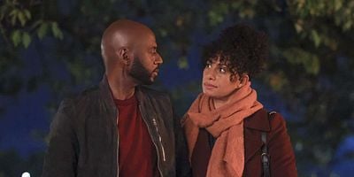 Cartel de Non-Essential