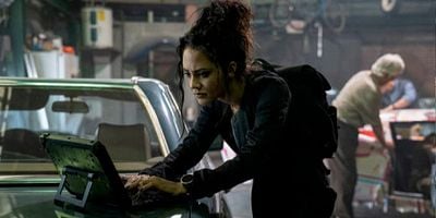 Cartel de Barn Find + Engine Oil + La Punzonatura + Lab Rats + Tachometer