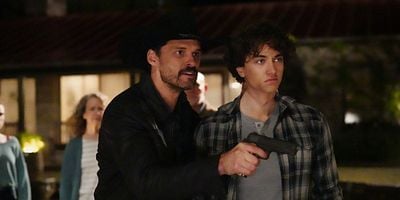 Cartel de Defend the Ranch