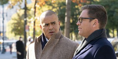 Cartel de False Positive