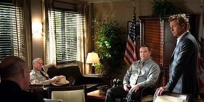 Cartel de El pájaro rojo con alas negras