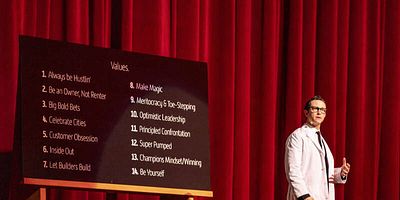 Cartel de X To The X