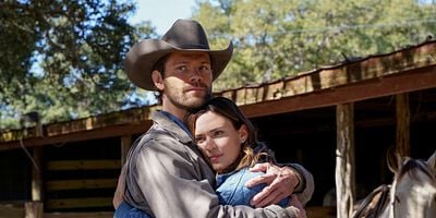 Cartel de Common Ground