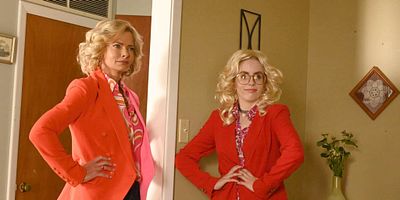 Cartel de Glowing Up is Hard to Do