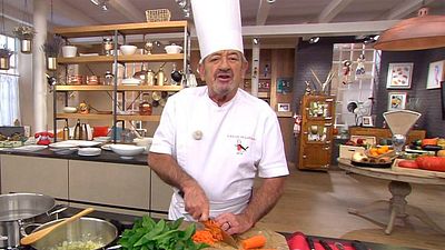 “¿Quién no conoce la ‘Tortilla Rusa?": Hace 30 años Karlos Arguiñano se jugaba la vida en una mítica escena del cine de los 90 noticias imagen