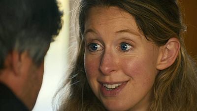 Dos directores grabaron en secreto a Elizabeth Holmes antes de entrar en la cárcel: Acaban de revelar su documental sobre una de las mayores estafadoras de la historia noticias imagen