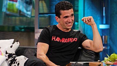 Jaime Lorente confiesa en 'La Revuelta' su trabajo antes de debutar como actor en 'El secreto de Puente Viejo': "Tuve encontronazos" noticias imagen