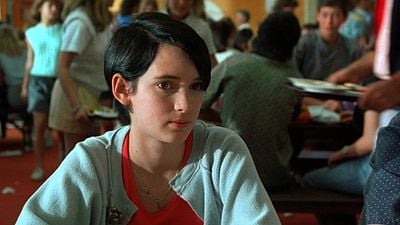 Debutó hace 39 años en una película deportiva que fracasó en taquilla, pero ahora es una mega-estrella gracias a 'Stranger Things'. ¿La reconoces? noticias imagen