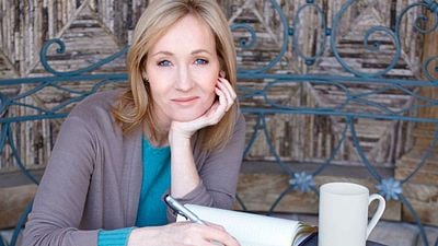 "Me lo pasaré mejor que en una alfombra roja": J.K. Rowling dice que irá "felizmente" a la cárcel por sus comentarios tránsfobos noticias imagen