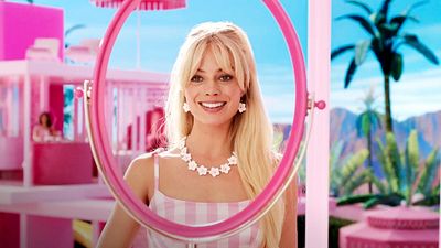 "Lleva minifalda, pero no porque quiera que le mires el culo": Margot Robbie explica el chiste sexual de 'Barbie'