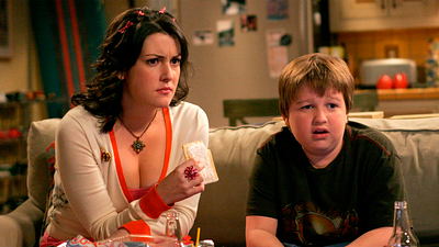 Esta actriz de 'Dos hombres y medio' quería irse, pero la retuvieron dos años a golpe de contrato noticias imagen