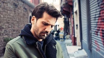 Kaan Urgancioglu de 'Secretos de familia' nunca pensó en ser actor, pero le salvó la vida y ahora es la nueva sensación turca noticias imagen