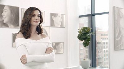 "El aborto puede ser sinónimo de misericordia": Anne Hathaway lo tiene claro cuando se trata de los derechos de las mujeres noticias imagen