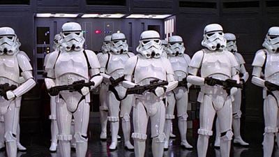 El inexplicable coscorrón de un stormtrooper en 'Star Wars' que no viste y tuvo respuesta 25 años después