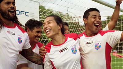 "Si la ves por sorpresa piensas que está inventada": Taika Waititi lleva al cine la historia real más increíble en 'El peor equipo del mundo' noticias imagen