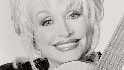 Dolly Parton (†80). "Prefiero desgastarme que oxidarme, porque creo que mucha gente, cuando se retira, empieza a oxidarse..." noticias imagen