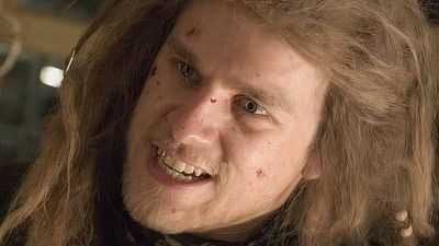 Hace 20 años, Charlie Hunnam rechazó a Zack Snyder: Prefirió hacer un 'thriller' de ciencia ficción que cambió su carrera noticias imagen