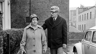 Al ganar su primer millón, Michael Caine tenía claro que lo iba a compartir con su madre: “Nunca más tendrás que volver a trabajar” noticias imagen