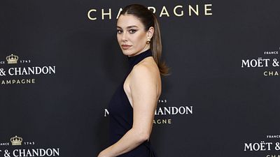 "Vestido de fiesta y jersey de grecas": Blanca Suárez tiene el 'look' perfecto para esta Navidad noticias imagen