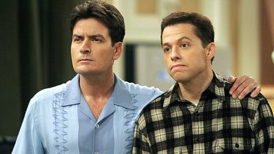 "Estoy cansado de mentir": Charlie Sheen criticó duramente a su sucesor en 'Dos hombres y medio' durante años noticias imagen