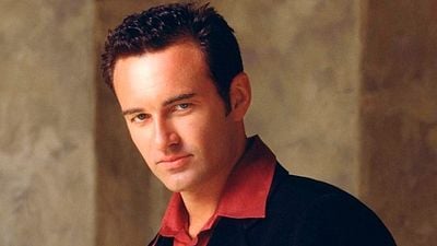 “Qué día tan triste para nuestra familia de 'Embrujadas”: Los amigos de Julian McMahon le recuerdan tras conocer su muerte a los 56 años noticias imagen