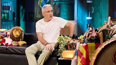 Jon Sistiaga revela en 'La Revuelta' que Telecinco no le "pagó" tras su secuestro en la guerra de Kosovo: "¿Esto se cobra como horas extra?" noticias imagen