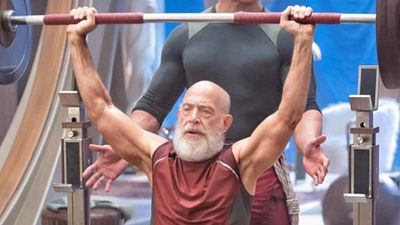 Un fan convierte a J.K. Simmons en el Maestro Rōshi y no podemos (ni queremos) verle en otro papel noticias imagen