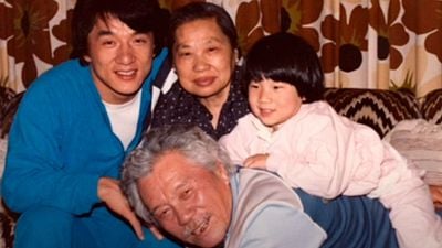 Jackie Chan estuvo 40 años sin saber la verdad sobre sus padres: una historia de espionaje y contrabando que le dejó en shock noticias imagen